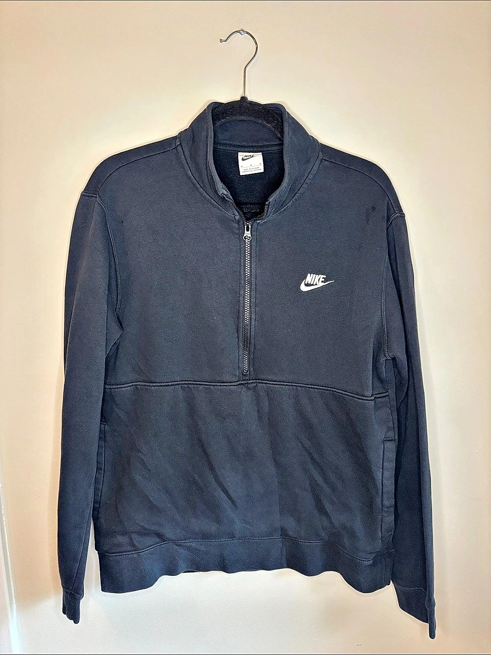 Nike Women’s Half-Zip Sweatshirt in Black Size Medium